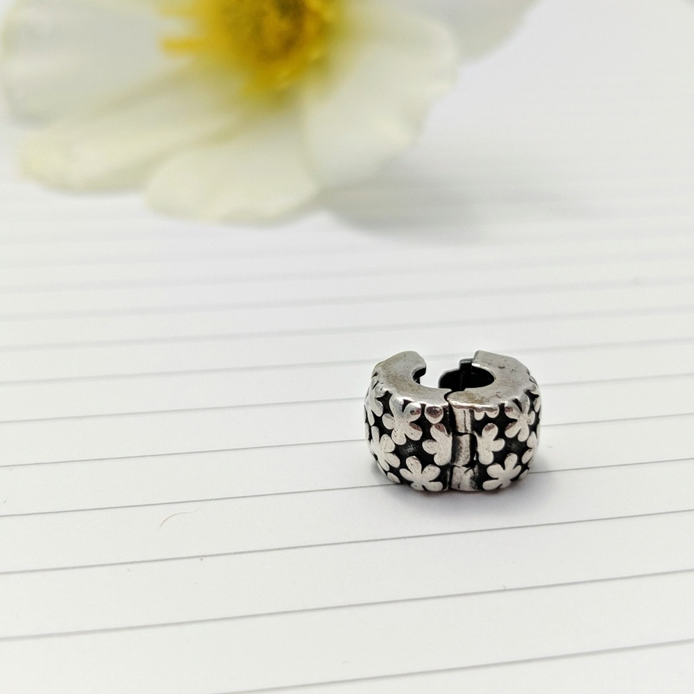 Flower Pandora clasp sterling retired